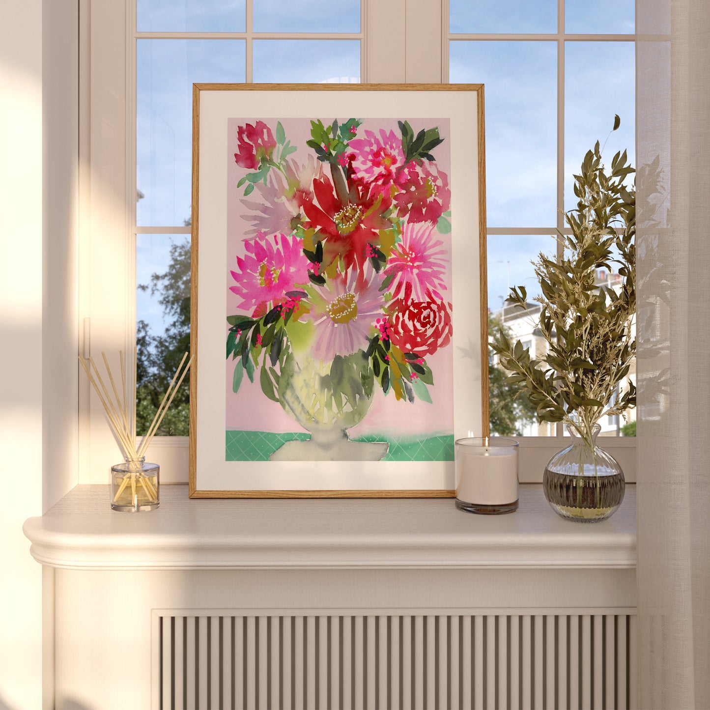 Watercolour print “Geranium” by Rachelle Holowko – vibrant geranium blossoms in a vase in botanical watercolour style in a modern styled room